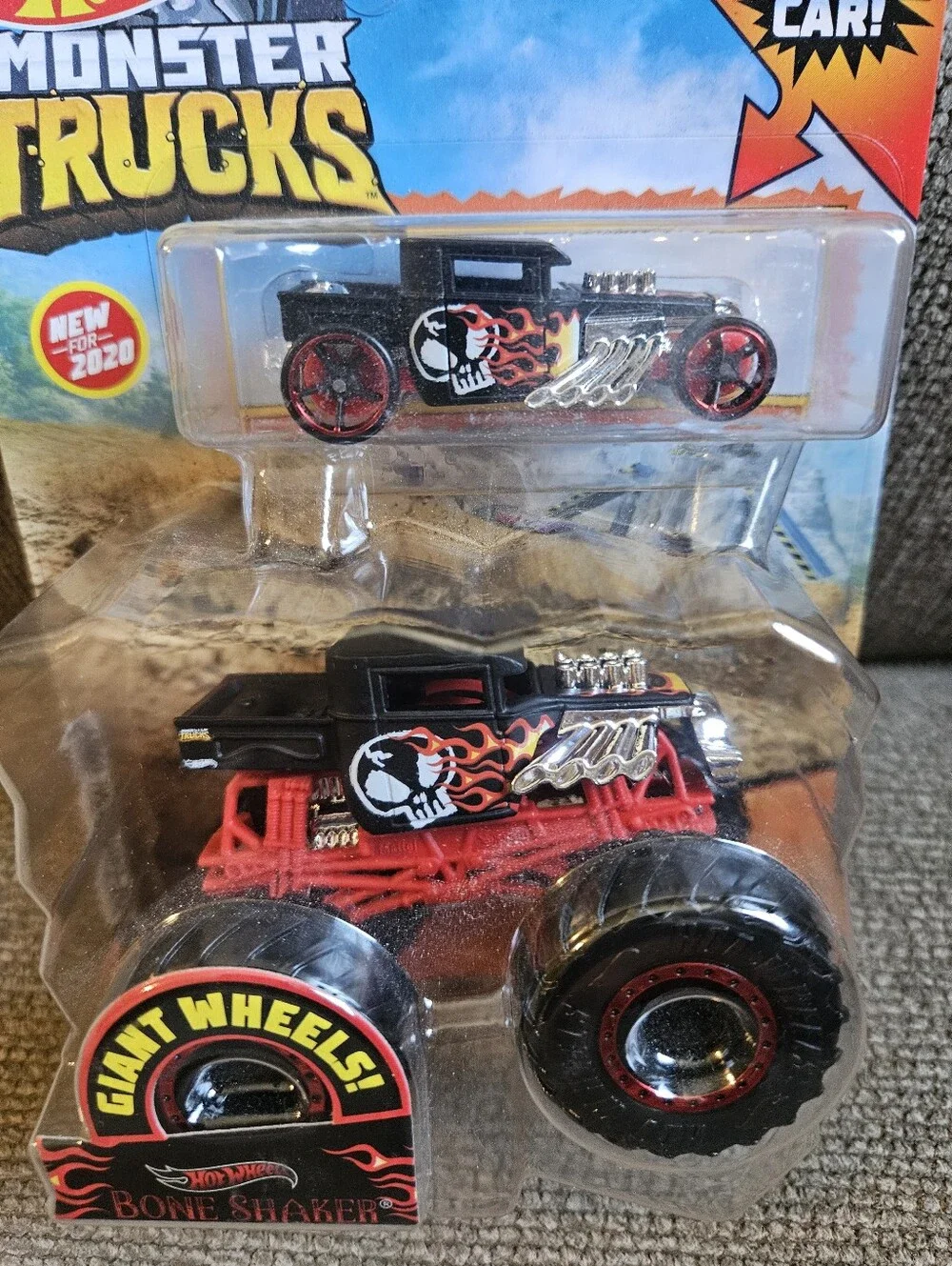 NEW Hot Wheels Monster Trucks Bone Shaker & Diecast Car